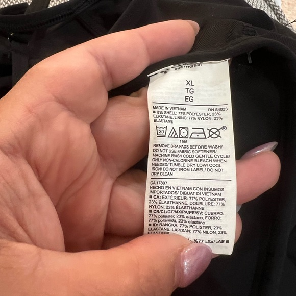 🖤Old Navy Powersoft Top with Built-In Bra - Picture 2 of 3